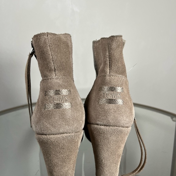 Tan crocodile patterned Toms suede boots - Picture 4 of 4